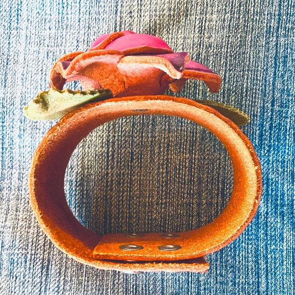 HANDMADE Genuine Tooled Leather Rose Flower Bracelet - Picture 3 of 3